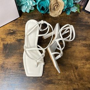 Guess Women's Leeba Strappy Dress Sandals size 5.5 nwt and box